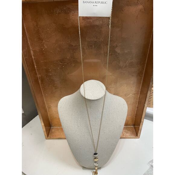 NWT Banana Republic Necklace, Two Tone, Gold & Silver Hammered Pendent w/ Tassel - Picture 3 of 9